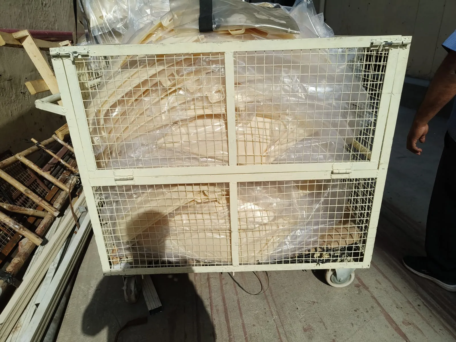 Mild Steel Material Handling double handle  Image 3